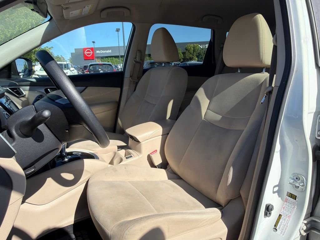 Used 2016 White Nissan SV image 3