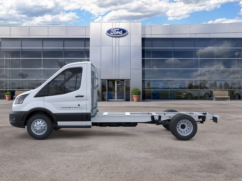 New 2026 Oxford White Ford Cutaway image 3