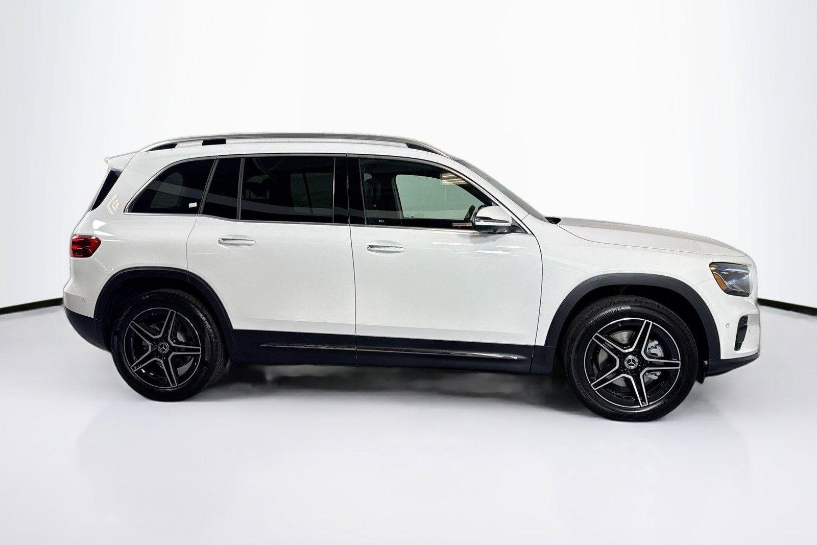 New 2026 Polar White Mercedes-Benz GLB 250 image 4