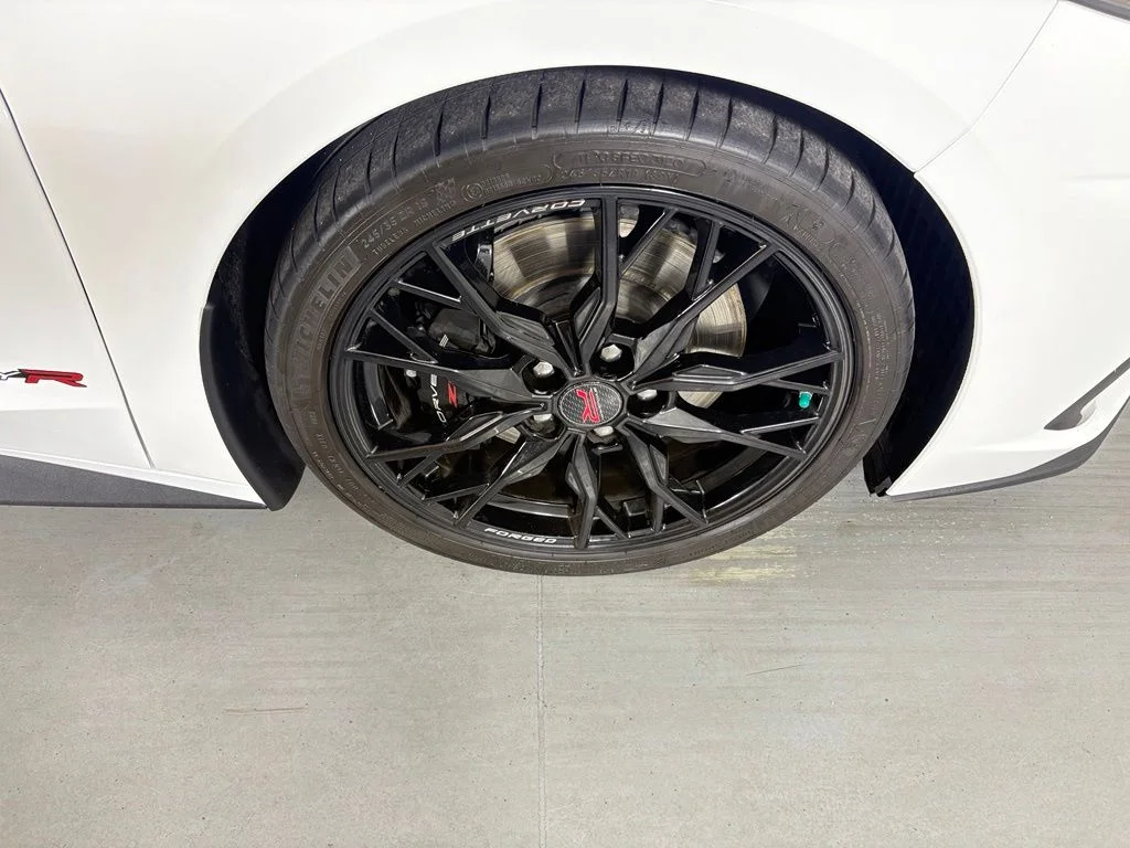 Used 2023 White Chevrolet Stingray image 12