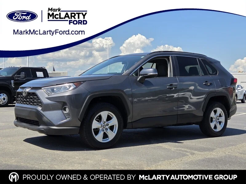 Used 2021 Magnetic Gray Metallic TOYOTA XLE FWD image 1