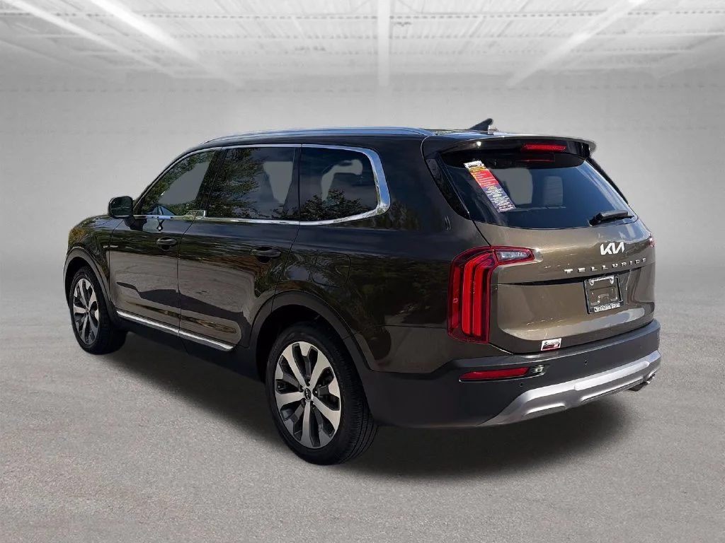 Used 2022 Moss Kia EX image 4
