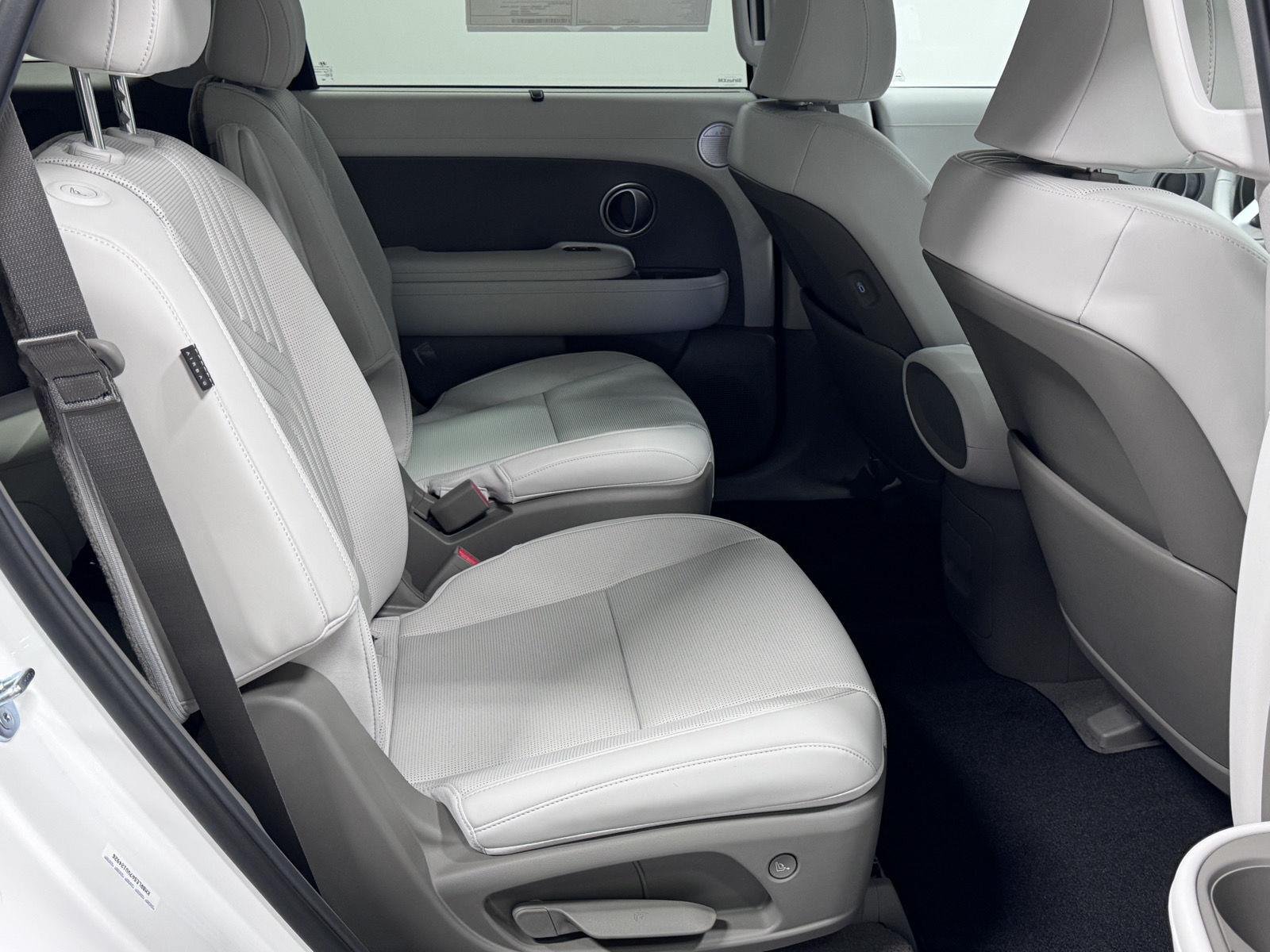New 2027 Creamy White Pearl Hyundai SEL 7P image 41