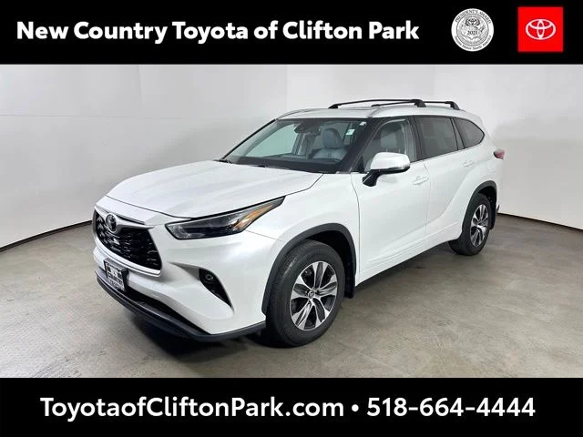 Used 2023 Beige Toyota XLE image 7