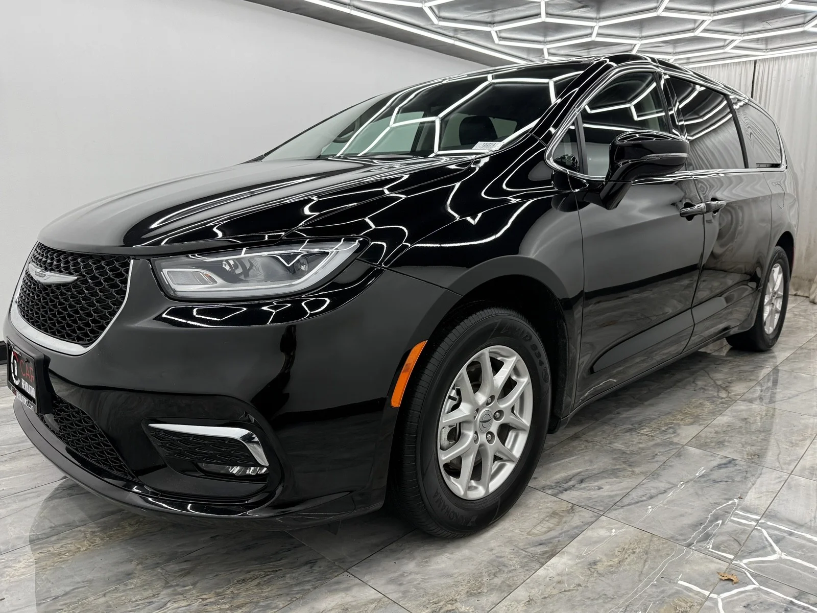 Used 2024 Diamond Black Crystal Pearlcoat Chrysler Touring L image 3
