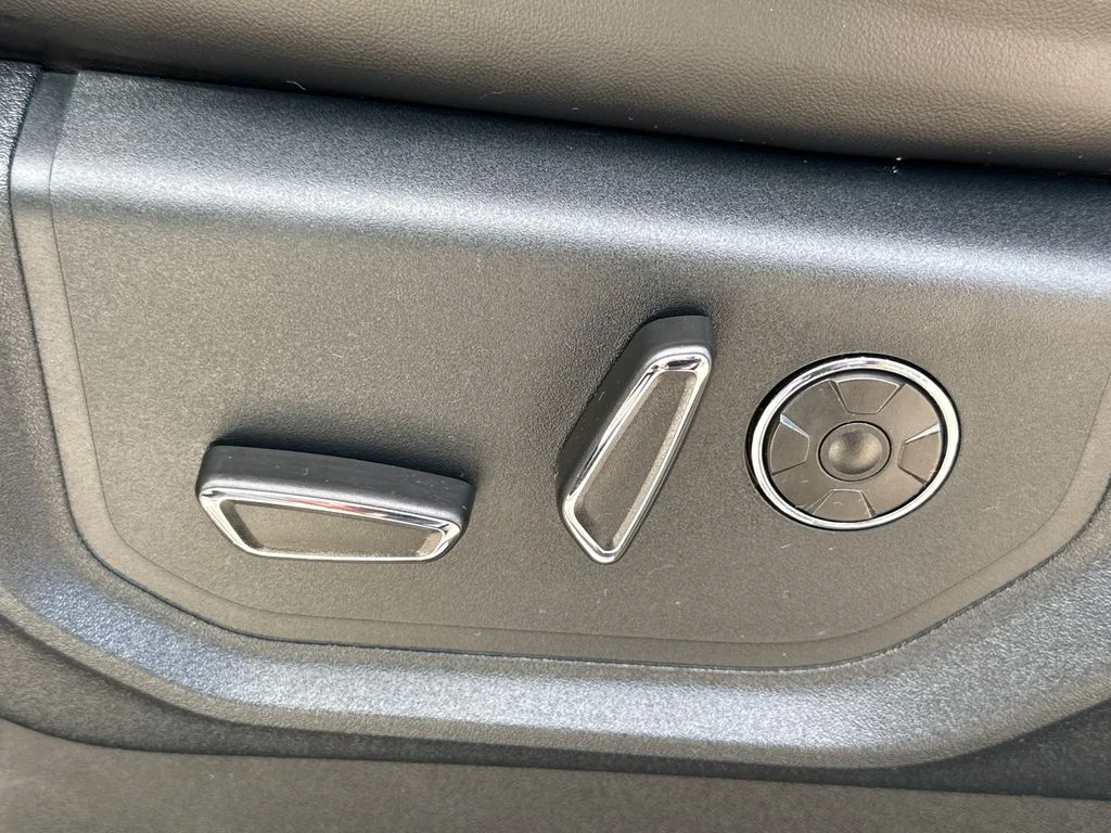 Used 2021 White Ford Platinum image 31
