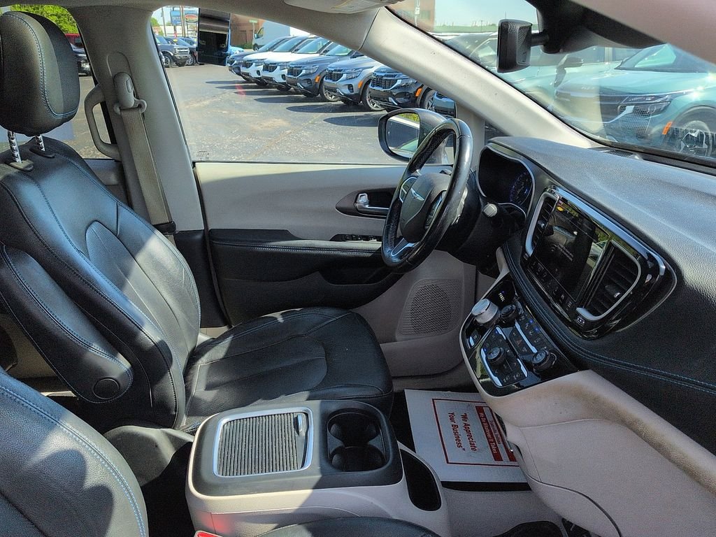 Used 2021 Gray Chrysler Touring L image 7