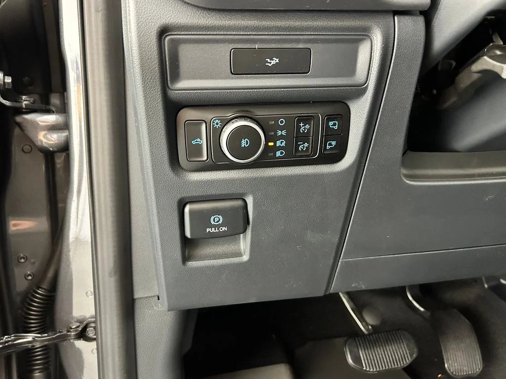 New 2026 Carbonized Gray Metallic Ford XLT image 13