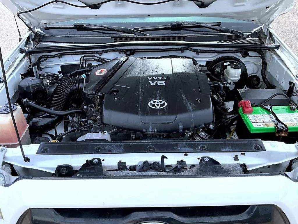 Used 2014 White Toyota Base image 23