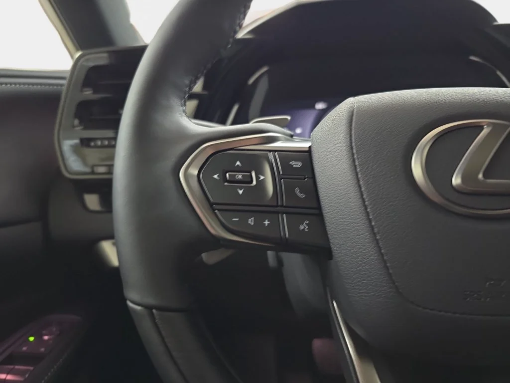 New 2026 Eminent White Pearl Lexus PREMIUM PLUS image 17
