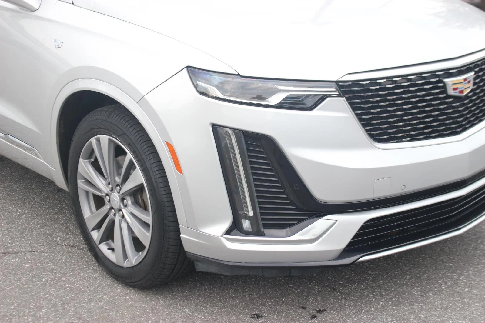 Used 2020 RADIANT SILVER METALLIC Cadillac AWD Premium Luxury image 9