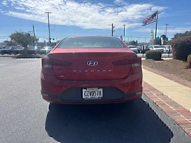 Used 2020 Red Hyundai SE image 8
