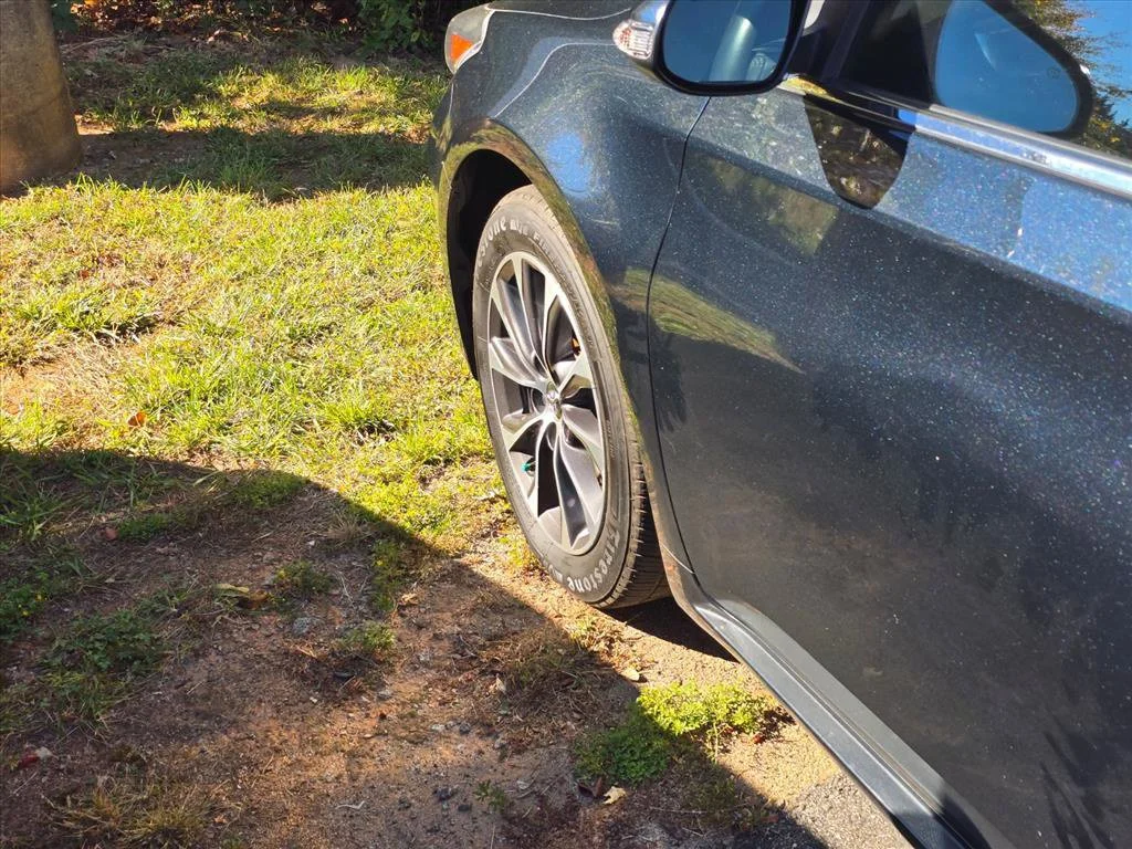 Used 2018 Gray Toyota XLE image 18