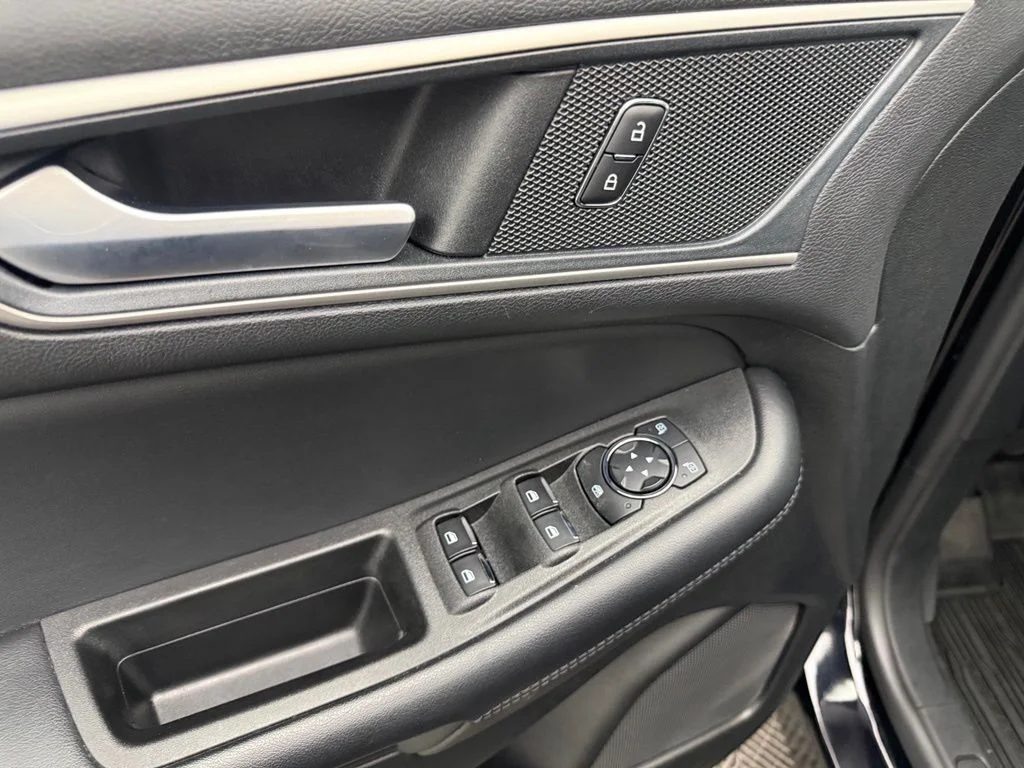 Used 2024 Black Ford SEL image 18