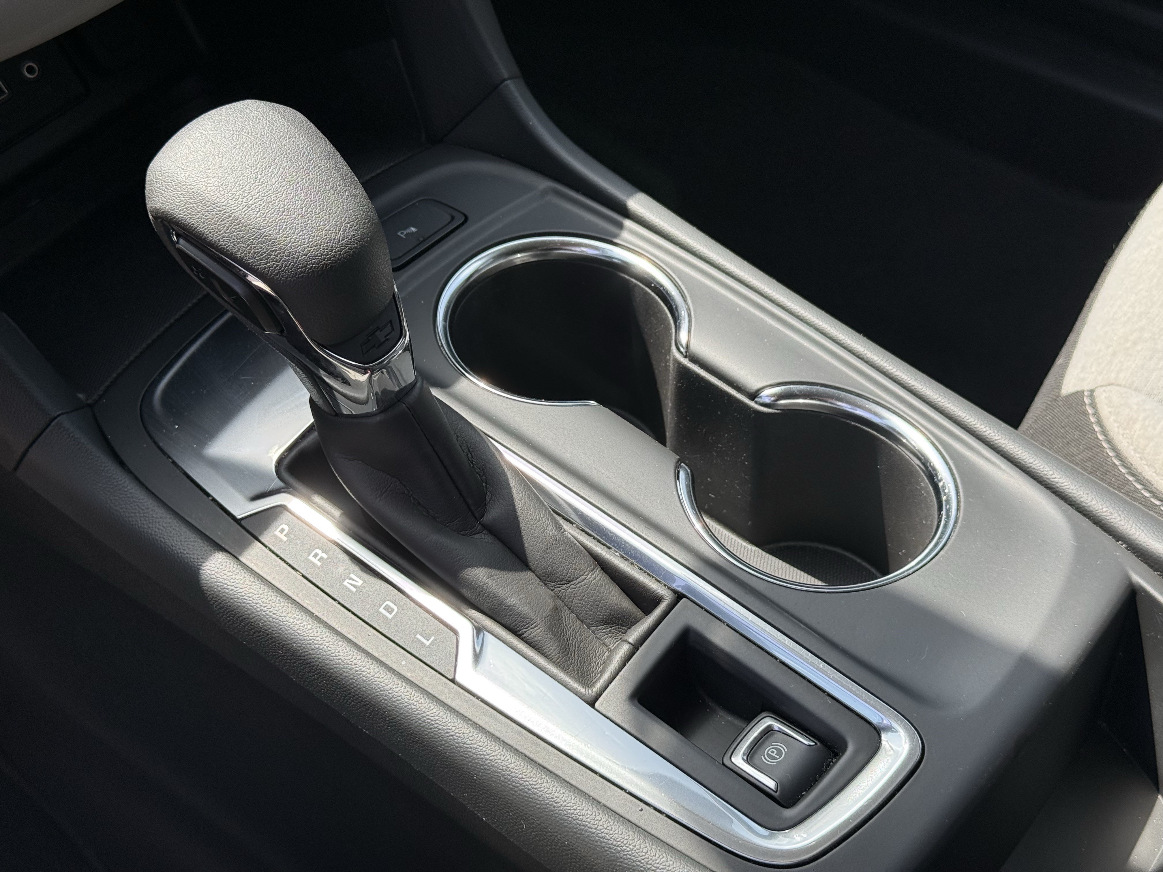 Used 2024 Summit White Chevrolet LT image 23