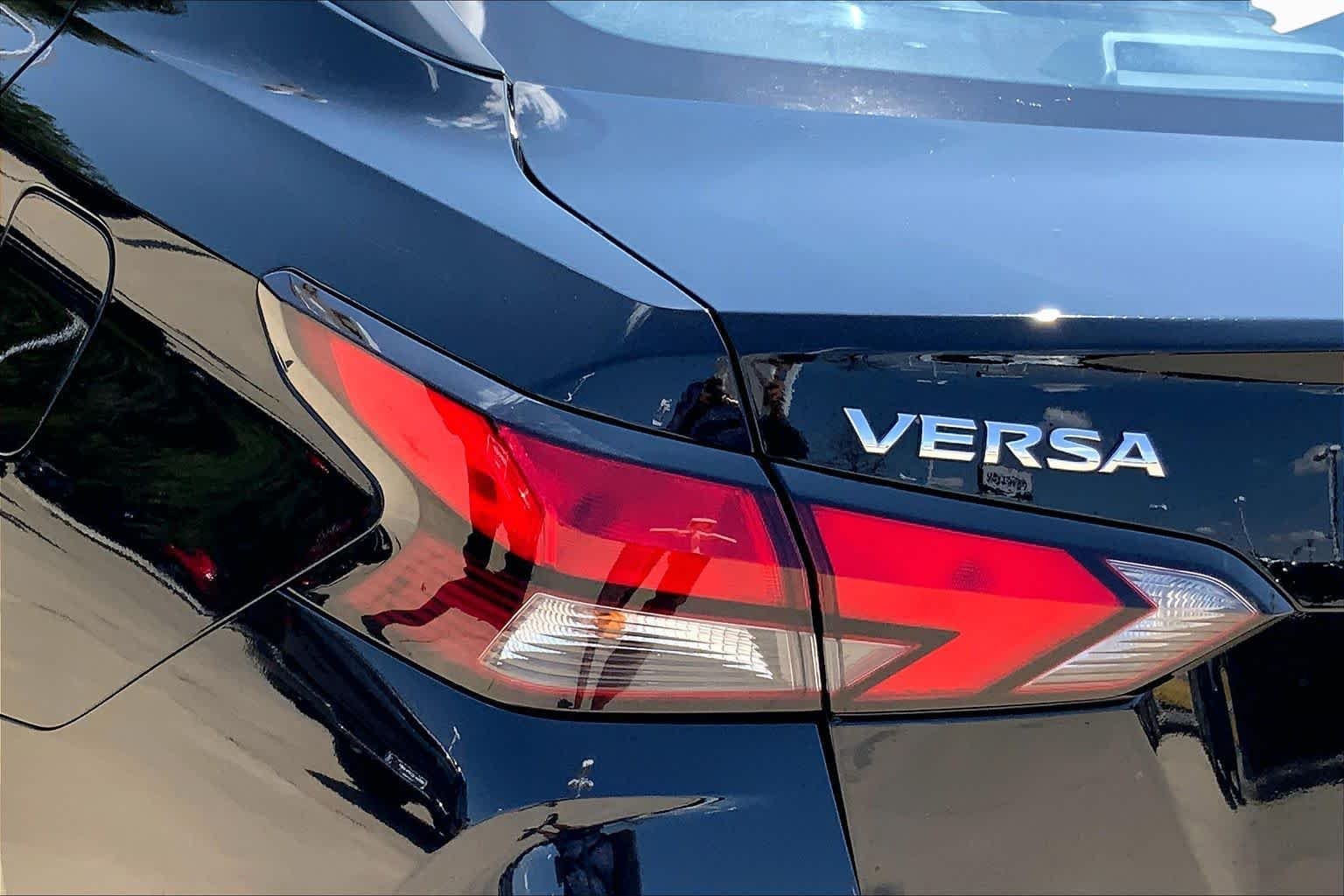 Used 2025 Super Black Nissan SV image 28