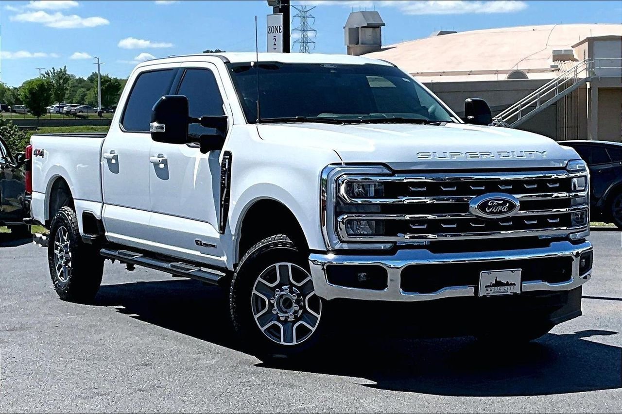 Used 2025 OXFORD WHITE Ford LARIAT image 37