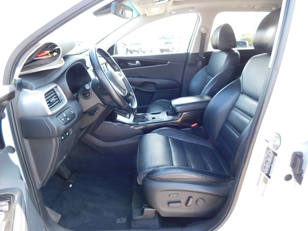 Used 2020 White Kia SX image 13
