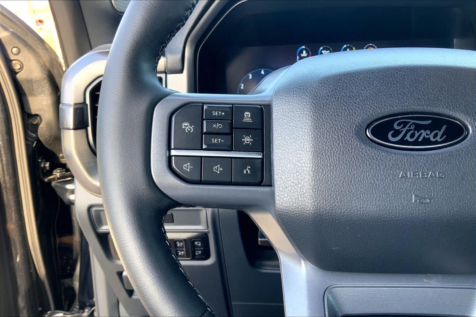 Used 2025 Agate Black Metallic Ford LARIAT image 22