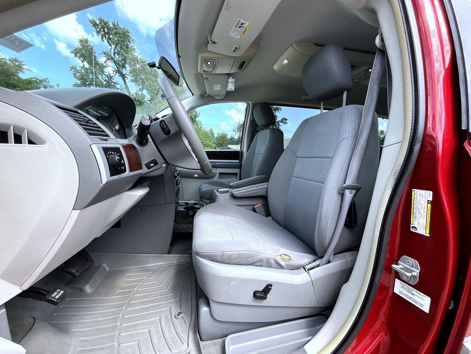 Used 2010 Red Chrysler Touring image 11