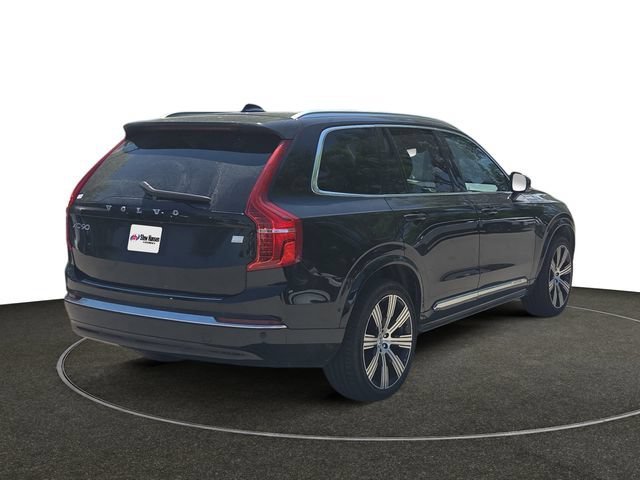 Used 2023 Onyx Black Metallic Volvo Plus Bright Theme image 5