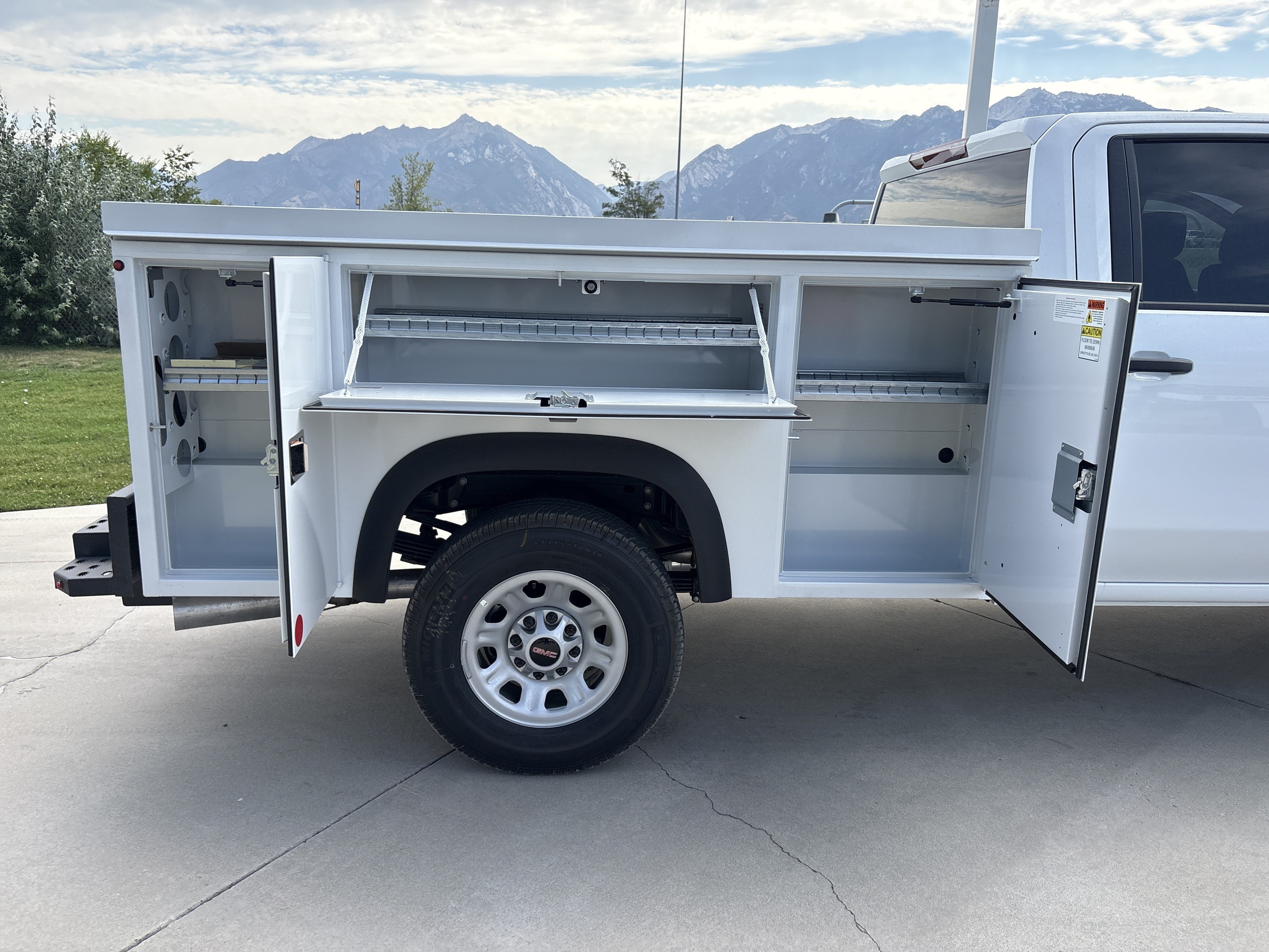 New 2026 Summit White GMC Pro image 12