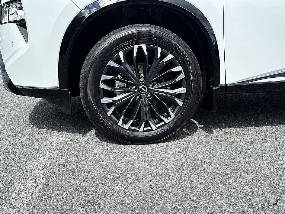 Used 2026 Everest White Pearl Tricoat Nissan Platinum image 9