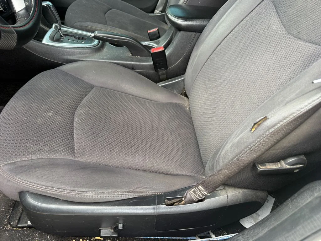 Used 2013 White Chrysler Touring image 22