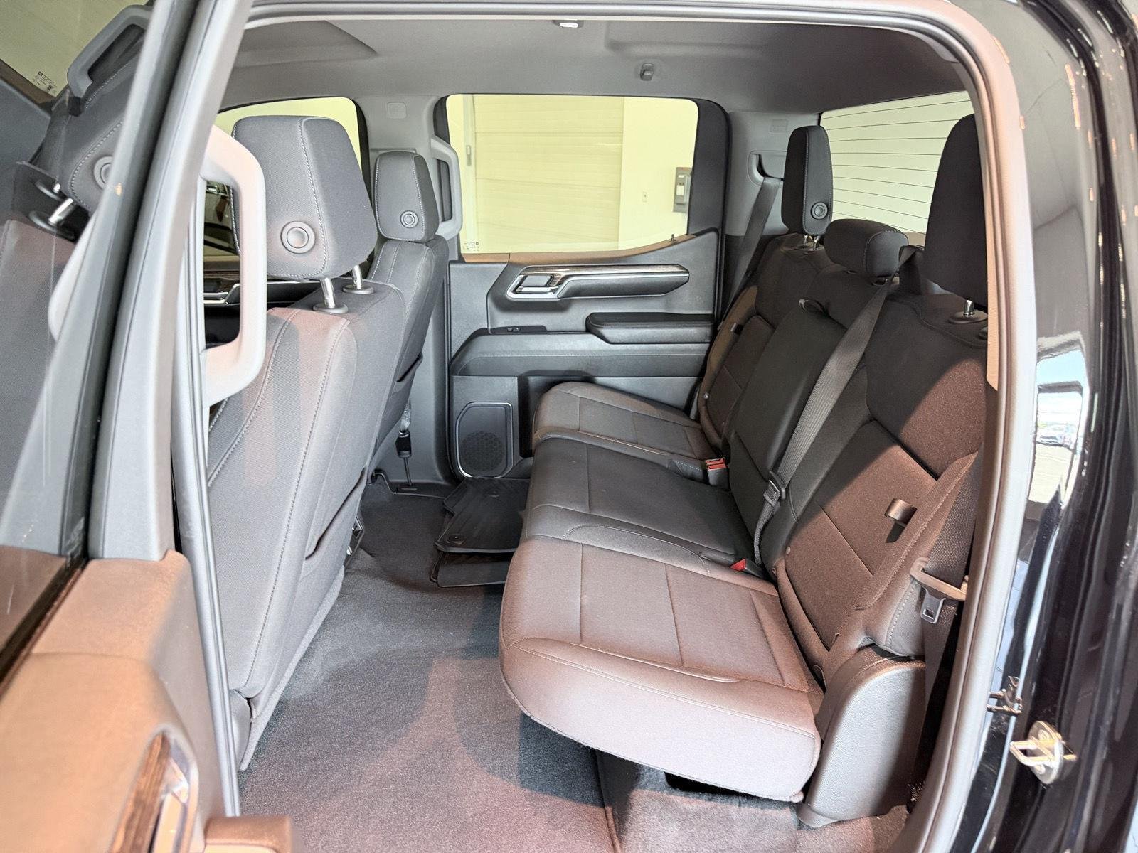 Used 2024 Onyx Black GMC Elevation image 23