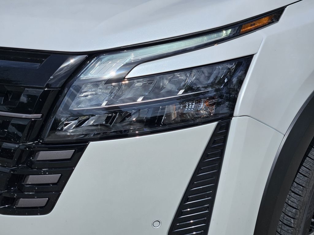 New 2026 Everest White Pearl TriCoat Nissan SV image 8