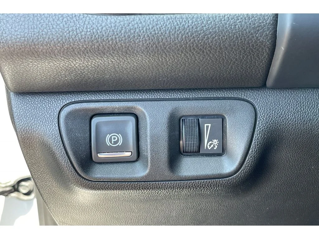 Used 2023 Summit White GMC SLT image 41