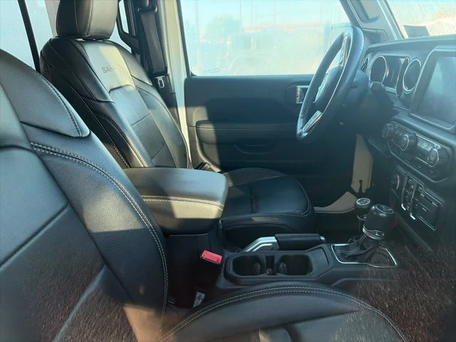 Used 2021 White Jeep Unlimited Sahara image 4