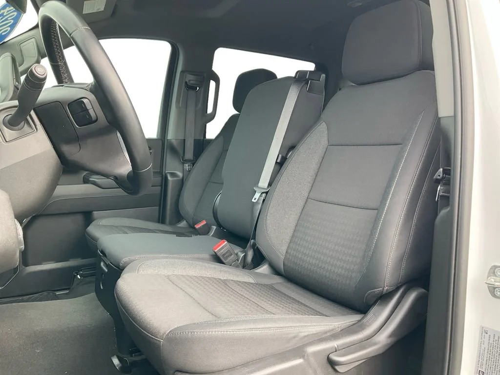 Used 2024 Summit White Chevrolet LT image 27