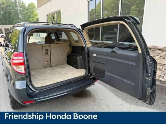 Used 2010 Green Toyota Base image 23