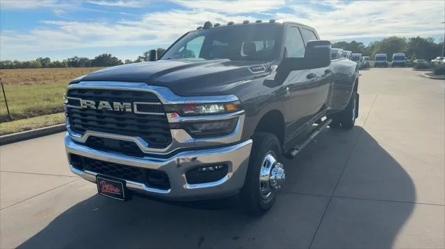 New 2026 Granite Crystal Metallic Clear-Coat Exterior Paint RAM Tradesman image 4