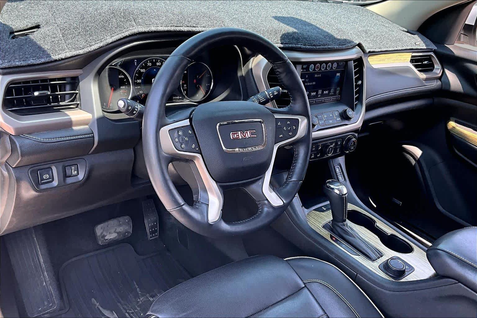 Used 2018 White Frost Tricoat GMC Denali image 14
