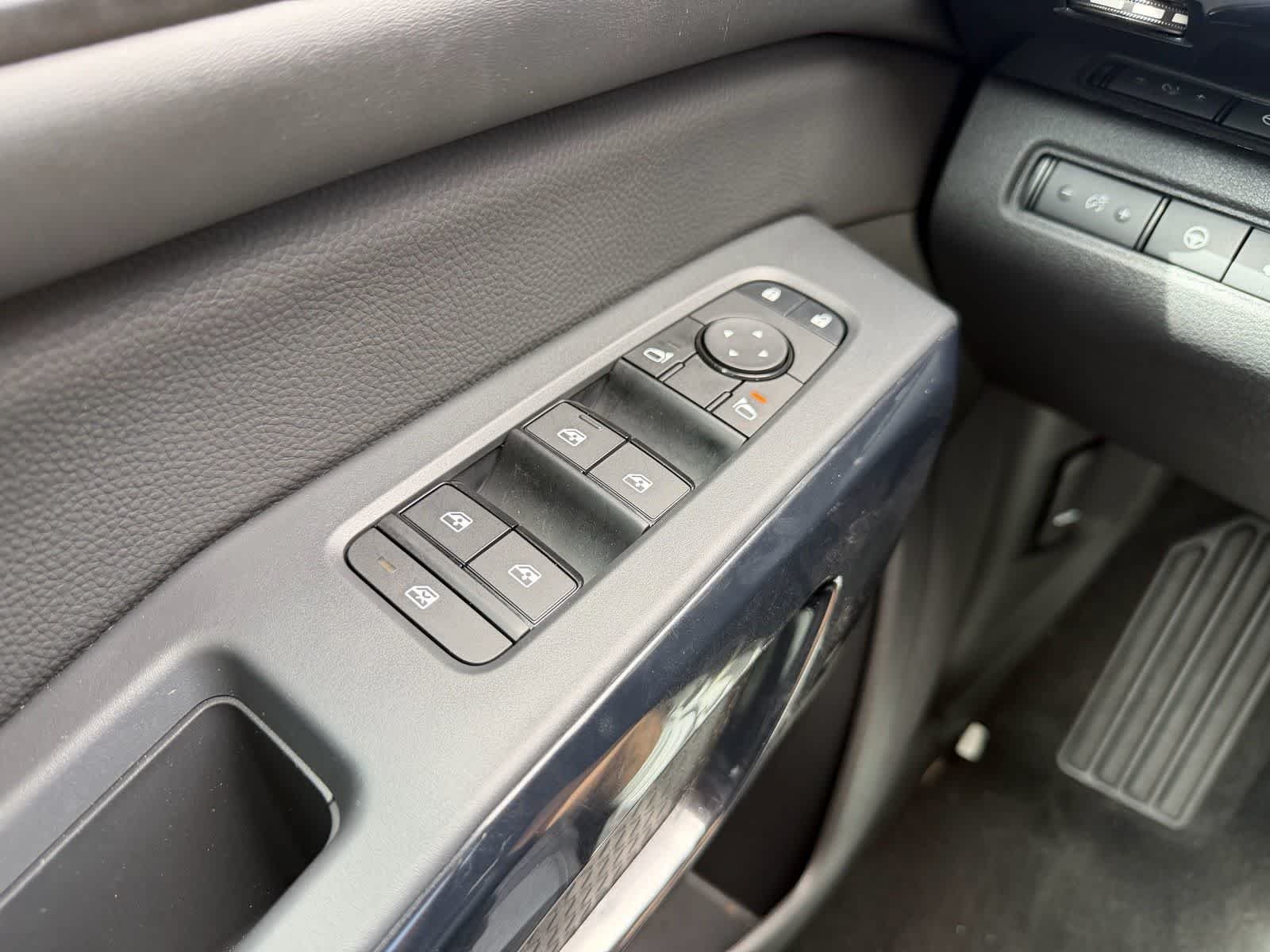2026 Nissan Pathfinder SV - Photo 25