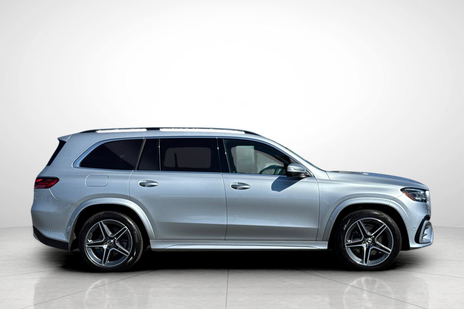 Used 2025 Silver Mercedes-Benz GLS 450 image 25