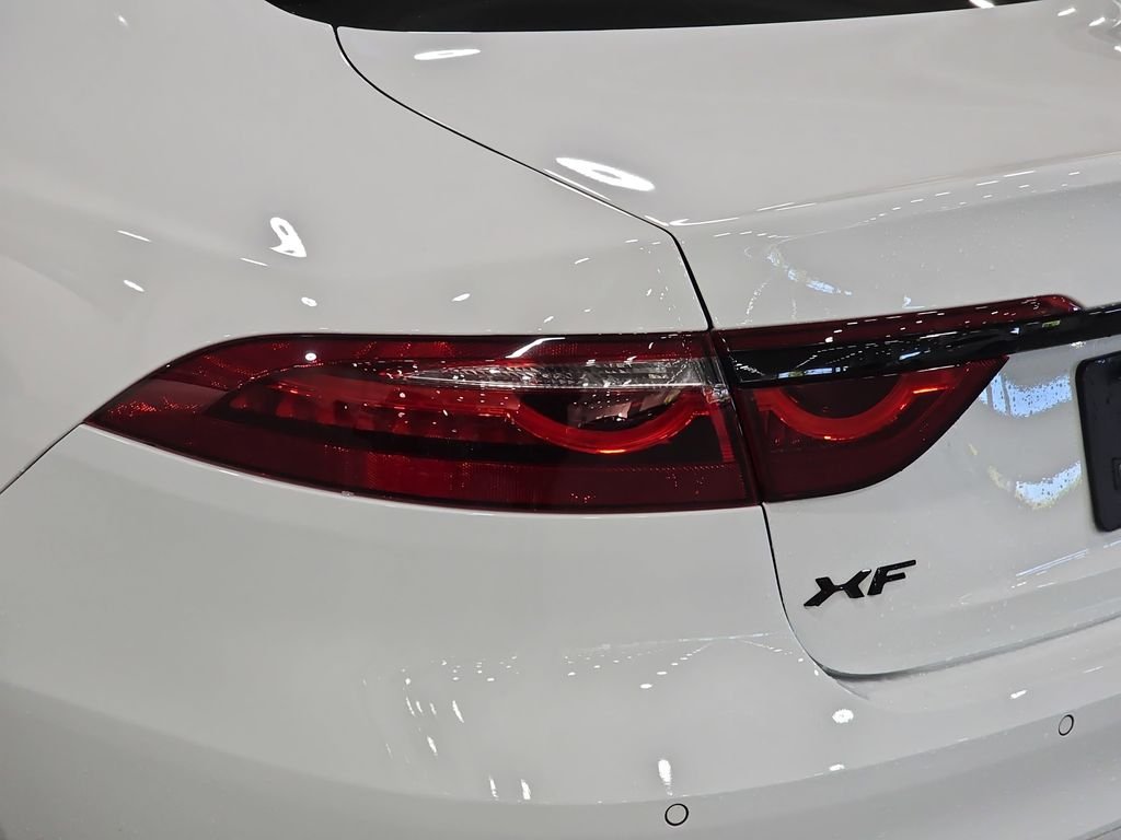 Used 2023 White Jaguar R-Dynamic SE image 31
