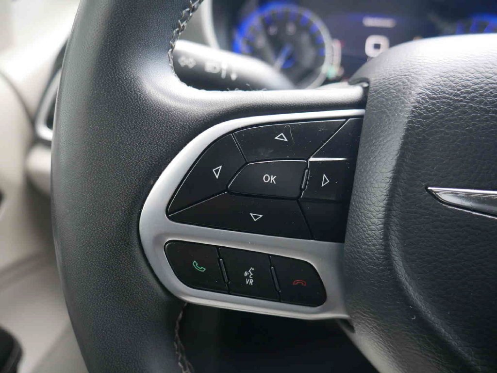 Used 2024 White Chrysler Touring L image 35