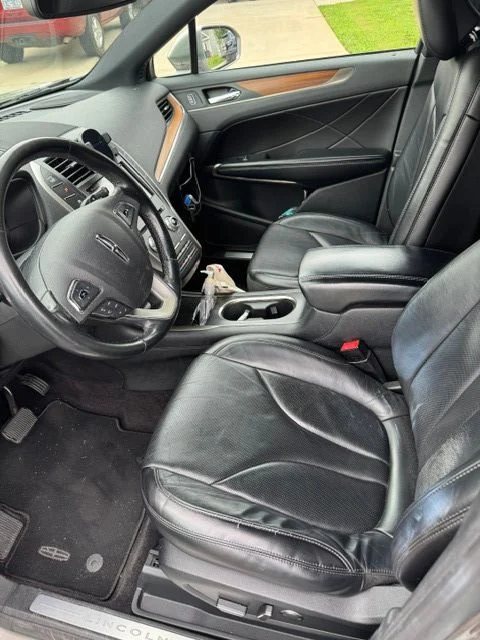 Used 2017 Silver Lincoln Reserve image 8