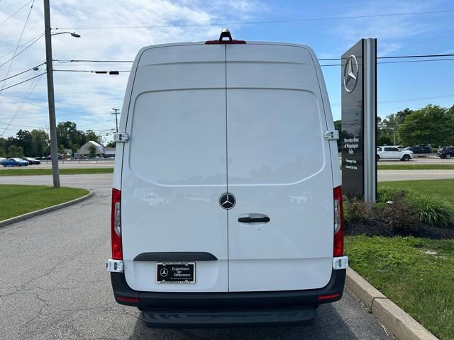 New 2026 Arctic White Mercedes-Benz Cargo 144 WB image 30