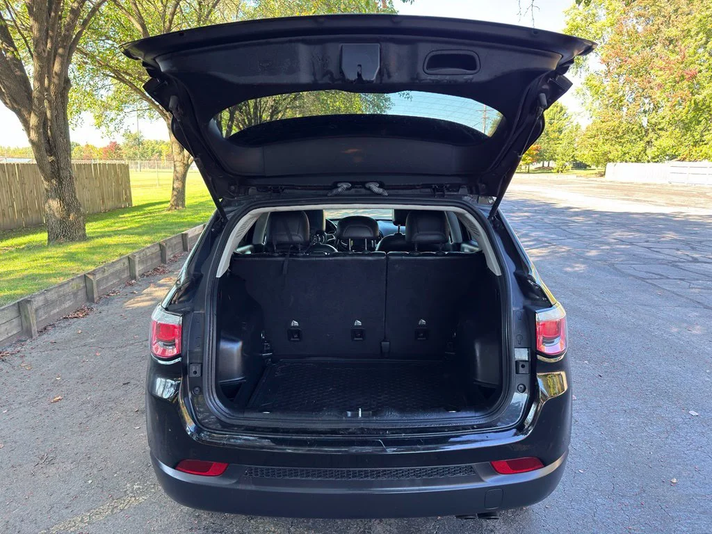 Used 2019 Black Jeep Latitude image 15