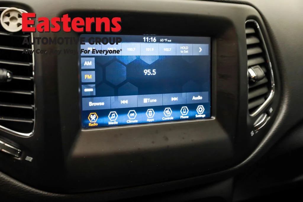 Used 2019 White Jeep Latitude image 19