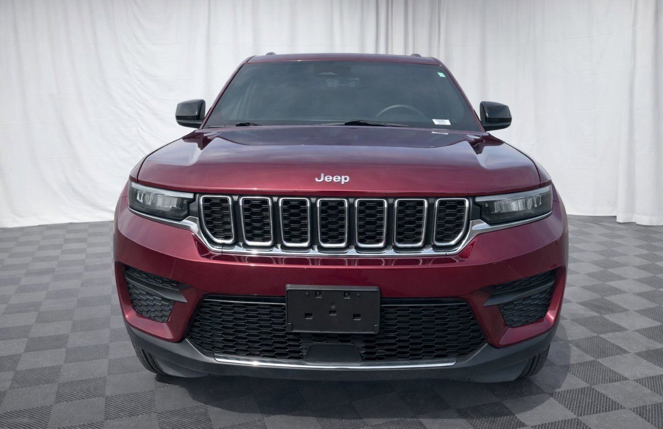 Used 2025 Velvet Red Pearlcoat Jeep Laredo X image 7