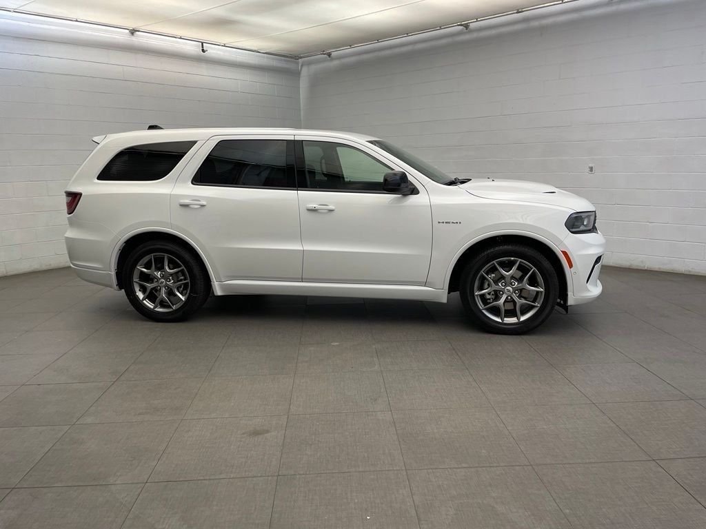 New 2026 White Knuckle Clear-Coat Exterior Paint Dodge GT HEMI V8 image 2