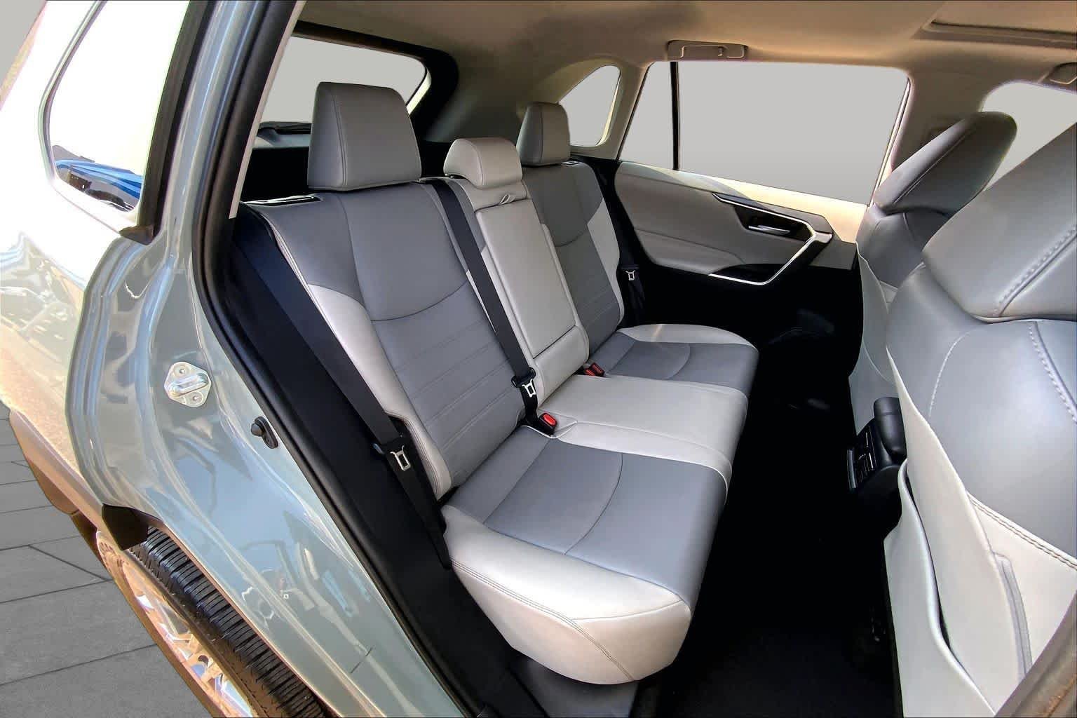 Used 2019 Lunar Rock Toyota XLE Premium image 20
