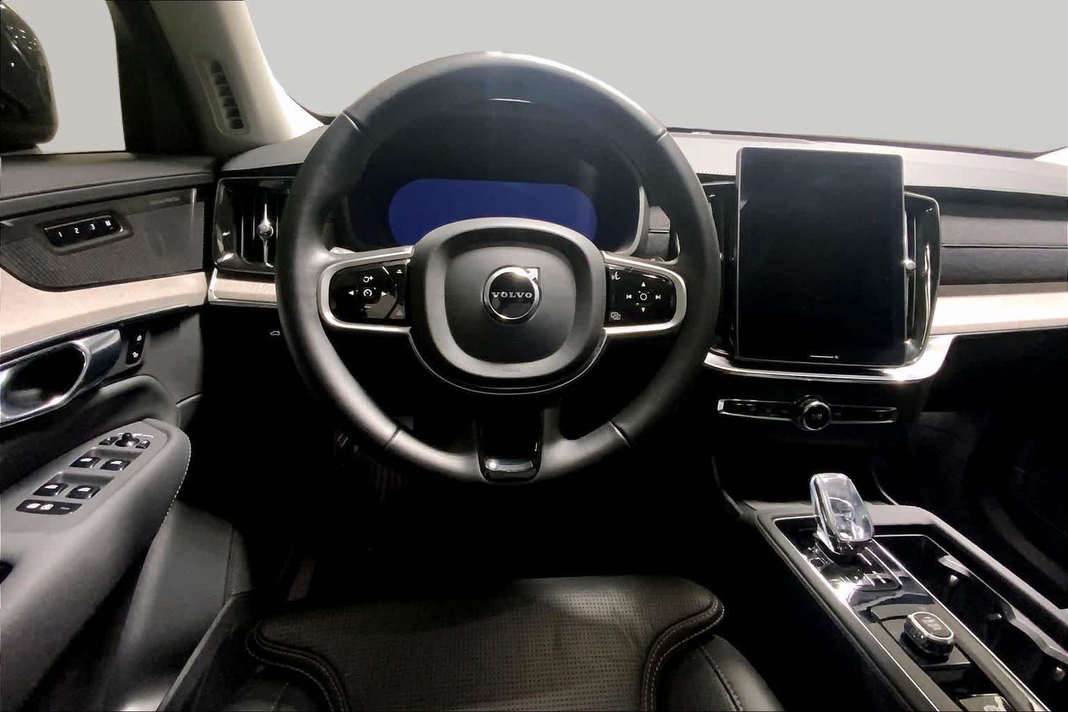 Used 2025 Onyx Black Metallic Volvo Ultra image 5