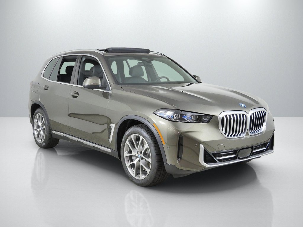 New 2026 Manhattan Green Metallic BMW xDrive50e image 7