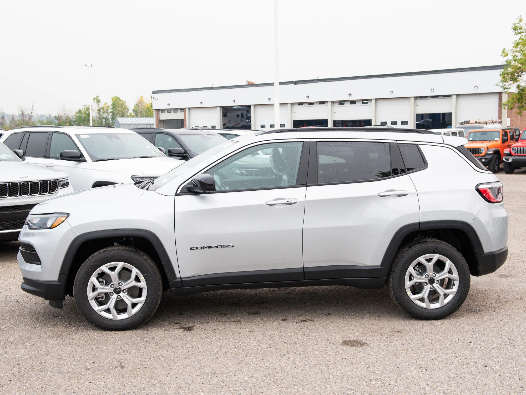 New 2025 Silver Jeep North* 4x4, Panoramic Sunroof, Heated Seats/Wheel, Wireless Charging Pad image 2